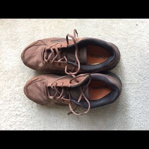 New Balance DMX walking shoe 11.5, XW, brown suede